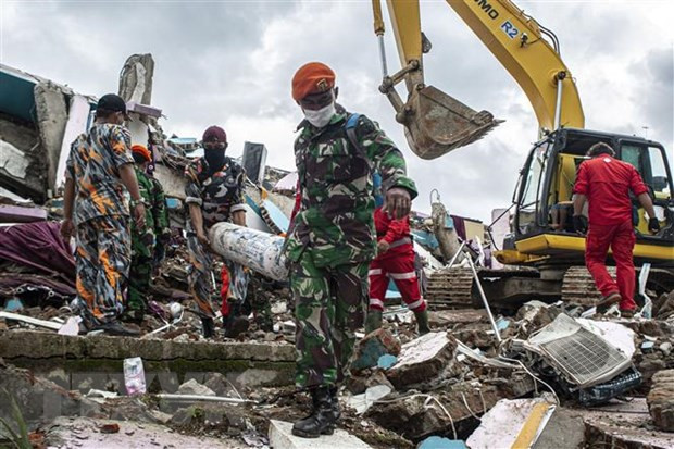 阮春福就印尼发生强烈地震和一客机坠毁向印尼总统致慰问电 ảnh 1