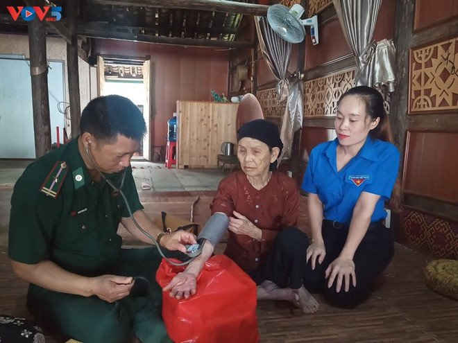 潭水边防站指战员-边境地区少数民族同胞的靠山 ảnh 1 潭水边防站指战员-边境地区少数民族同胞的靠山 ảnh 1