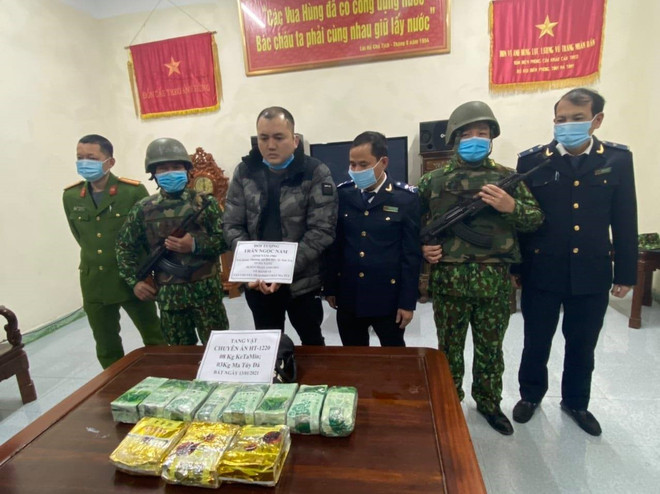 河静省警方破获运往越南的跨境贩毒大案 ảnh 1 河静省警方破获运往越南的跨境贩毒大案 ảnh 1