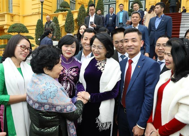 国家副主席邓氏玉盛出席第14届“赋予你春天”活动 ảnh 2 国家副主席邓氏玉盛出席第14届“赋予你春天”活动 ảnh 2