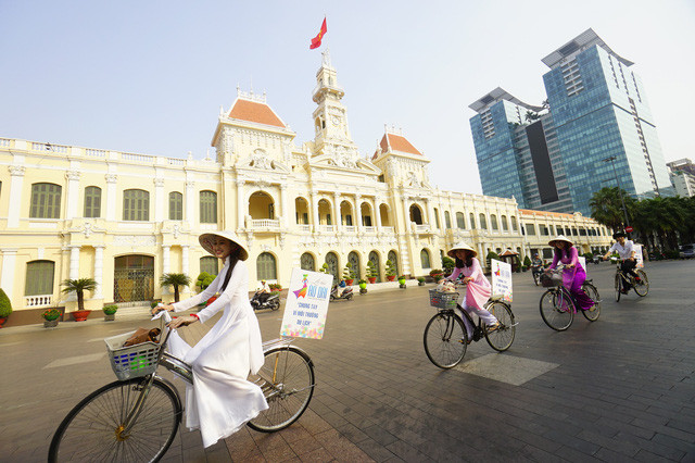 胡志明市装饰一新 年味越来越浓 ảnh 1