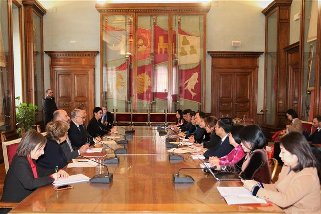 河内市代表团访问意大利 ảnh 1