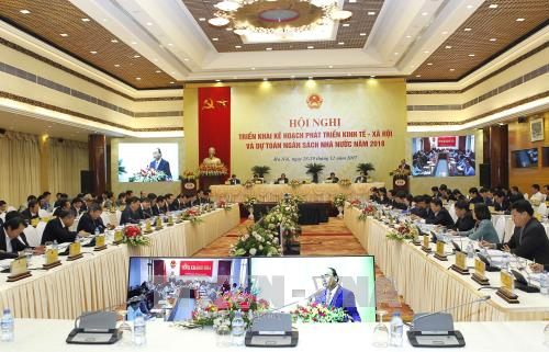 政府总理阮春福：提高单位领导人和个人在落实2018年经济社会任务的责任意识 ảnh 1