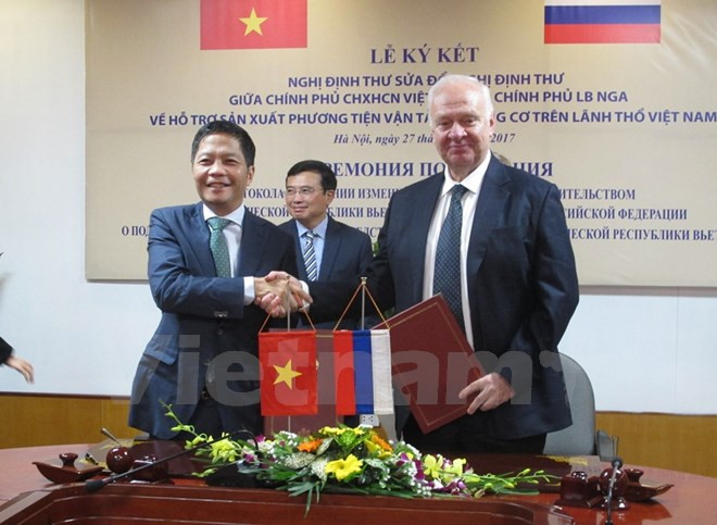 越南与俄罗斯签署在越南生产带发动机运输工具的修改议定书 ảnh 2 越南与俄罗斯签署在越南生产带发动机运输工具的修改议定书 ảnh 2