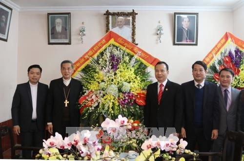  越南党国家领导圣诞节前走访慰问宗教界人士 ảnh 2