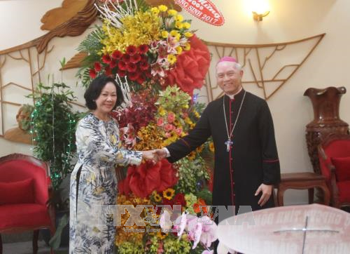  越南党国家领导圣诞节前走访慰问宗教界人士 ảnh 1