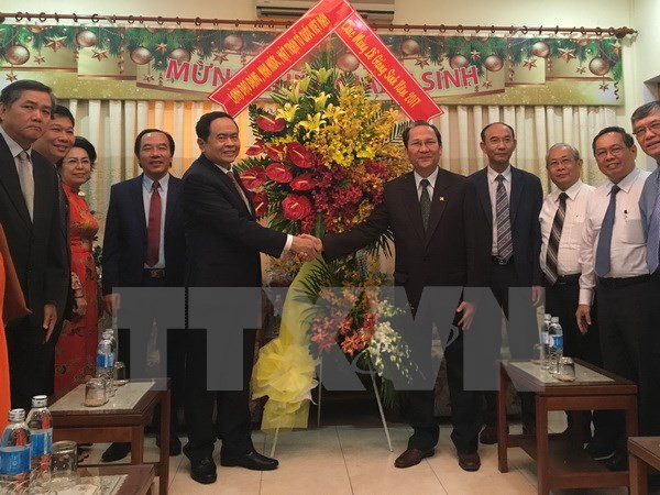 越南领导圣诞节前慰问各地教职人员和信教群众 ảnh 2 越南领导圣诞节前慰问各地教职人员和信教群众 ảnh 2