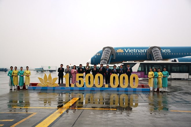 越南航空港总公司迎来2017年第9400万名旅客 ảnh 3 越南航空港总公司迎来2017年第9400万名旅客 ảnh 3