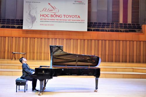 越南丰田公司向越南青年音乐人才颁发奖学金 ảnh 2 越南丰田公司向越南青年音乐人才颁发奖学金 ảnh 2