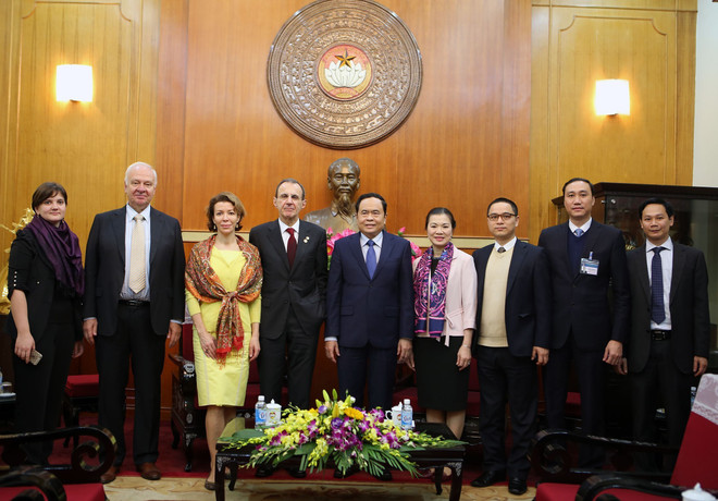 越南祖国阵线中央委员会主席陈青敏会见俄罗斯联邦社会院代表团 ảnh 1 越南祖国阵线中央委员会主席陈青敏会见俄罗斯联邦社会院代表团 ảnh 1