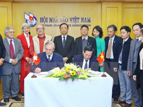国际记者对越南发展成就给予好评 ảnh 1 国际记者对越南发展成就给予好评 ảnh 1