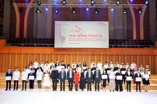 越南丰田公司向越南青年音乐人才颁发奖学金 ảnh 1 越南丰田公司向越南青年音乐人才颁发奖学金 ảnh 1