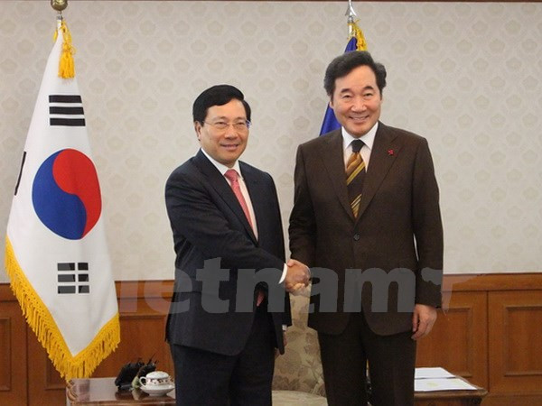 政府副总理兼外长范平明会见韩国总统和总理 同韩国外长举行会谈 ảnh 2 政府副总理兼外长范平明会见韩国总统和总理 同韩国外长举行会谈 ảnh 2