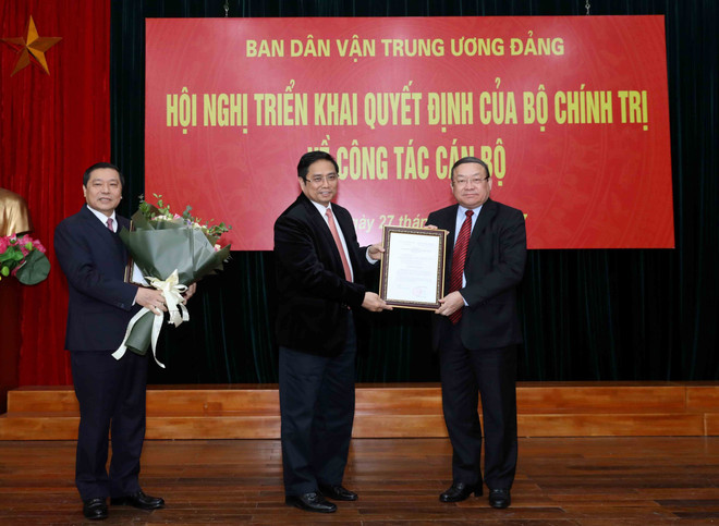 越共中央政治局关于干部工作决定正式展开 ảnh 1 越共中央政治局关于干部工作决定正式展开 ảnh 1
