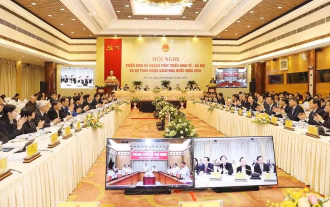 阮富仲总书记出席政府与全国各地政府视频会议 ảnh 3