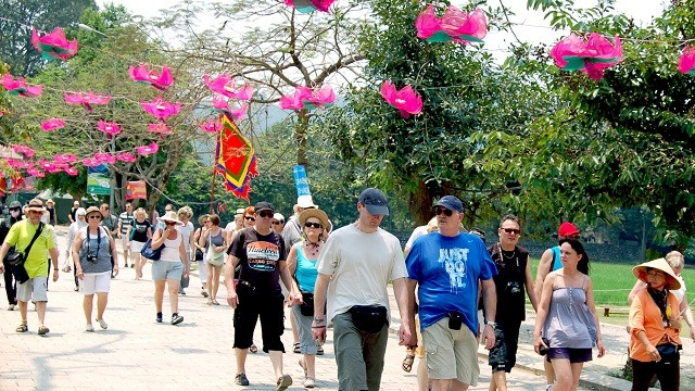 2017年越南接待外国游客量达1290万人次 ảnh 1