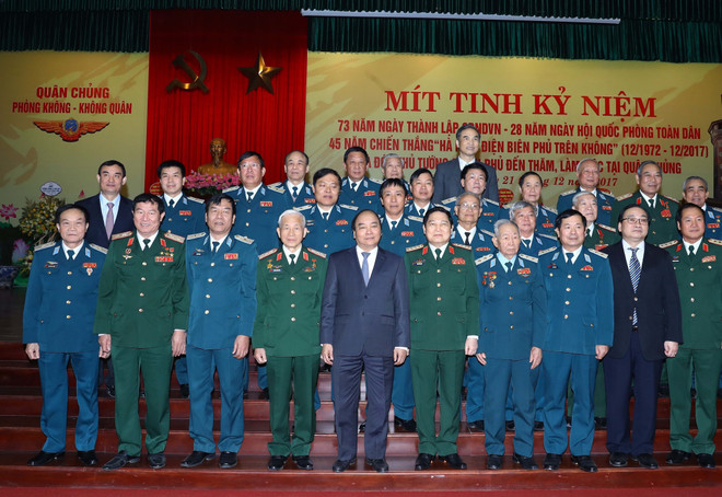 阮春福总理出席“河内-空中奠边府”大捷45周年庆典 ảnh 2 阮春福总理出席“河内-空中奠边府”大捷45周年庆典 ảnh 2