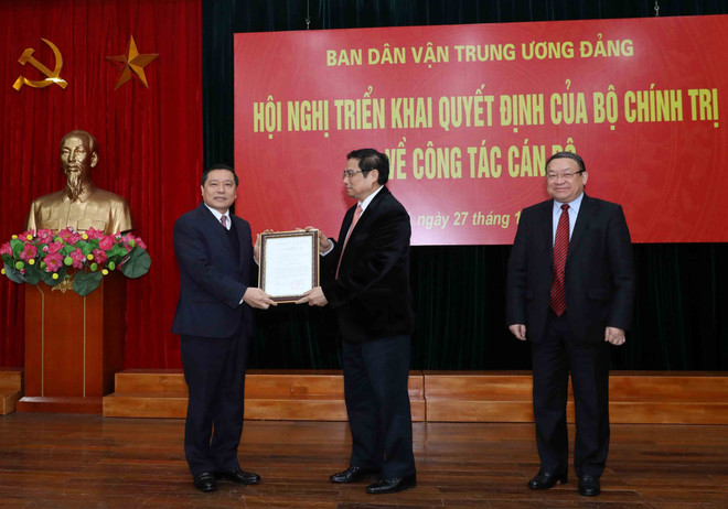 越共中央政治局关于干部工作决定正式展开 ảnh 2 越共中央政治局关于干部工作决定正式展开 ảnh 2