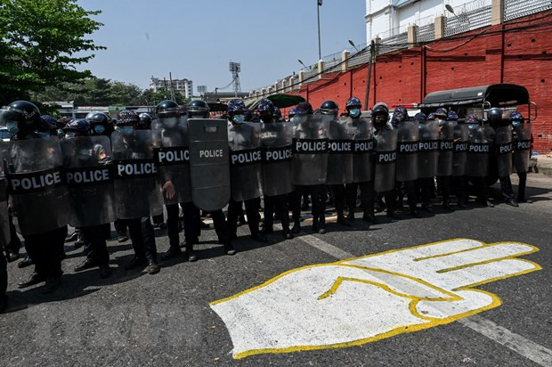 东盟秘书长林玉辉会见缅甸国家管理委员会主席敏昂莱 ảnh 1 东盟秘书长林玉辉会见缅甸国家管理委员会主席敏昂莱 ảnh 1