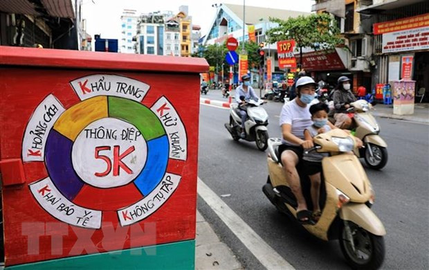 外国记者：越南面对疫情的袭击已迅速行动 精准防控 ảnh 1