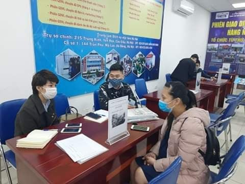 河内市努力减轻疫情冲击 凝心聚力解决好就业问题 ảnh 1 河内市努力减轻疫情冲击 凝心聚力解决好就业问题 ảnh 1