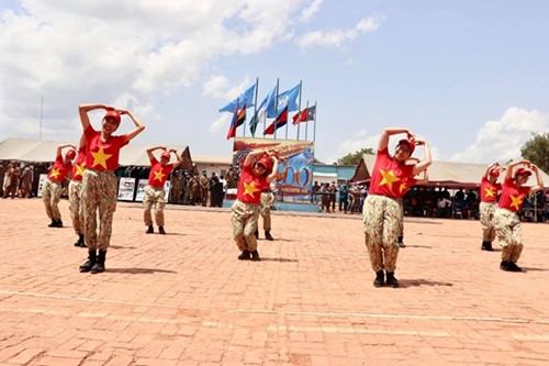 越南金星红旗在南苏丹共和国迎风飘扬 ảnh 4 越南金星红旗在南苏丹共和国迎风飘扬 ảnh 4