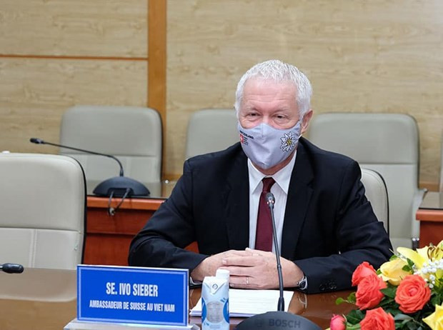 越南卫生部长就新冠疫苗问题会见澳大利亚等国驻越大使 ảnh 2 越南卫生部长就新冠疫苗问题会见澳大利亚等国驻越大使 ảnh 2