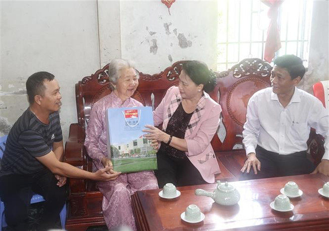 越南国会主席阮氏金银莅临朔庄省调研 ảnh 3 越南国会主席阮氏金银莅临朔庄省调研 ảnh 3
