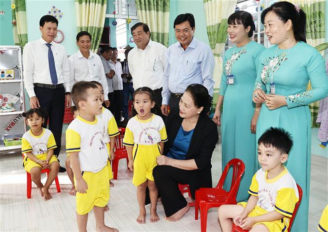 越南国会主席阮氏金银视察金瓯省 ảnh 2 越南国会主席阮氏金银视察金瓯省 ảnh 2