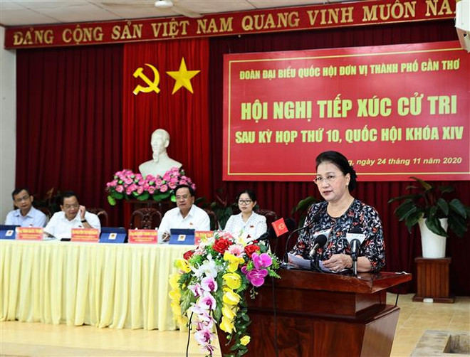 越南国会主席阮氏金银在芹苴市开展选民接待活动 ảnh 1 越南国会主席阮氏金银在芹苴市开展选民接待活动 ảnh 1