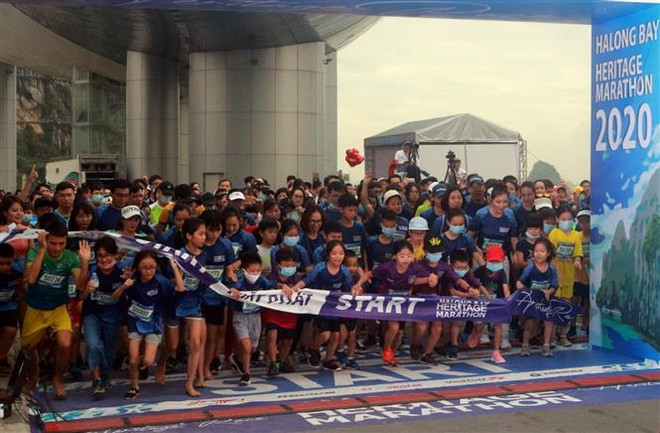 2020年下龙湾国际遗产马拉松大赛吸引2500余名运动员参加 ảnh 1 2020年下龙湾国际遗产马拉松大赛吸引2500余名运动员参加 ảnh 1