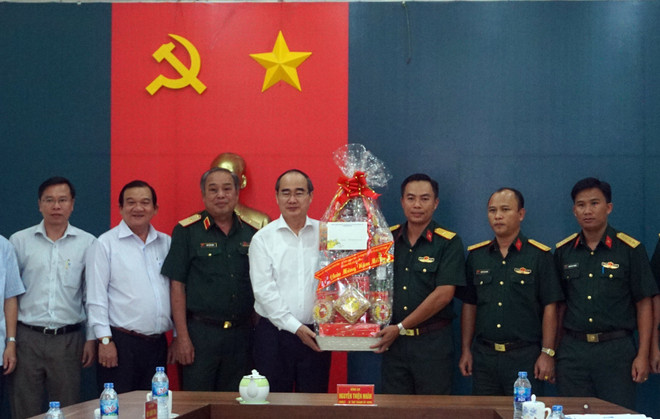 政府总理阮春福向海防市劳动者送上新春祝福与慰问 ảnh 3 政府总理阮春福向海防市劳动者送上新春祝福与慰问 ảnh 3