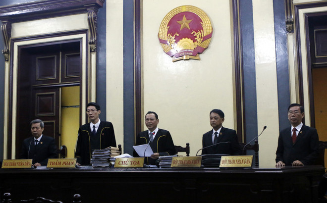 胡志明市人民法院一审开庭审理黄氏玄茹诈骗1万亿多越盾一案 ảnh 2 胡志明市人民法院一审开庭审理黄氏玄茹诈骗1万亿多越盾一案 ảnh 2