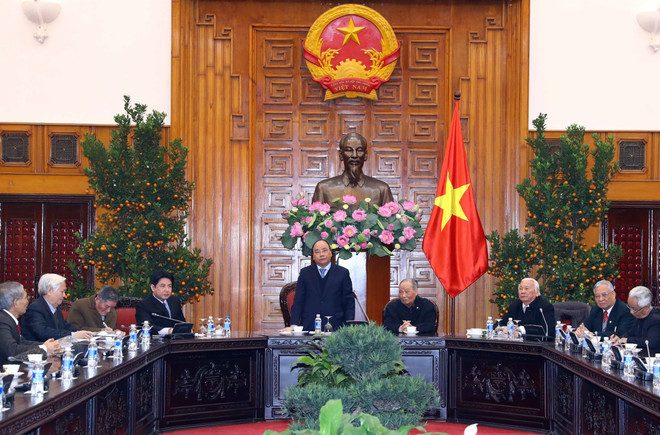 政府总理阮春福会见越南援柬专家联络委员会代表 ảnh 1