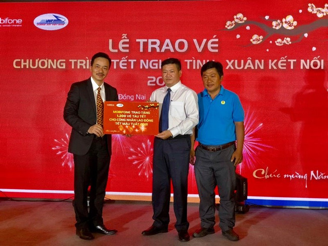 1200张返乡过年火车票免费送上劳动者 ảnh 1