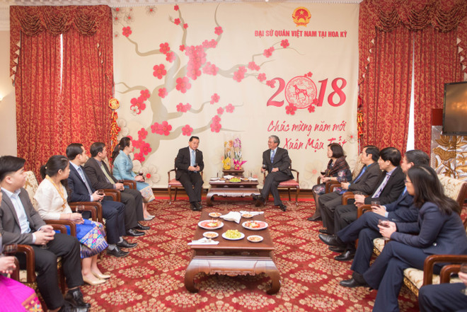 老挝驻中国大使前往越南驻中国大使馆庆祝越南传统节日春节 ảnh 2 老挝驻中国大使前往越南驻中国大使馆庆祝越南传统节日春节 ảnh 2