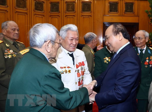 阮春福:海防市奠边府战士们依然保持坚强的意志力 为子孙后代做好榜样 ảnh 1 阮春福:海防市奠边府战士们依然保持坚强的意志力 为子孙后代做好榜样 ảnh 1