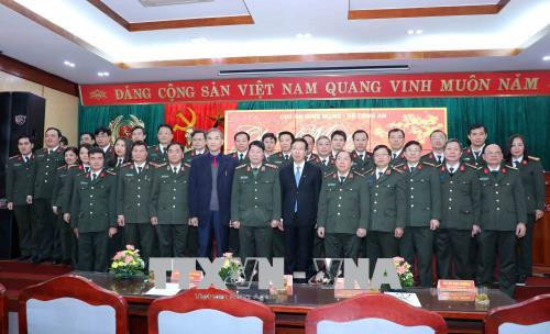 中央宣教部部长武文赏春前走访慰问干部战士和知识分子 ảnh 1  中央宣教部部长武文赏春前走访慰问干部战士和知识分子 ảnh 1