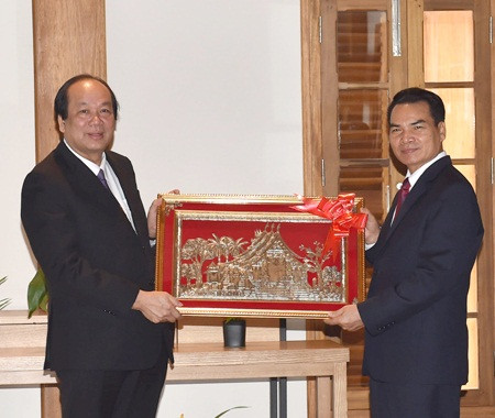 进一步推动越老两国政府办公厅在各工作方面的合作 ảnh 1