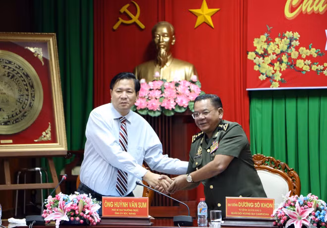 越柬两国增强地方间的团结和友谊 ảnh 1