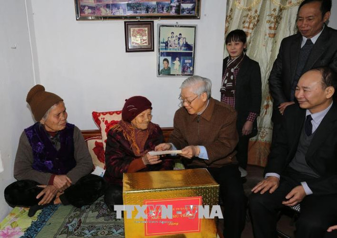越共中央总书记阮富仲上香缅怀阮德景同志 ảnh 2  越共中央总书记阮富仲上香缅怀阮德景同志 ảnh 2