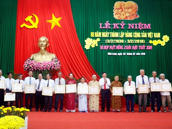 老柬领导人致电祝贺越南共产党建党88周年 ảnh 1 老柬领导人致电祝贺越南共产党建党88周年 ảnh 1