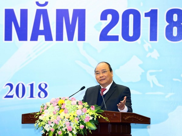 越南政府总理阮春福:商务参赞需主动帮助国内企业 ảnh 2 越南政府总理阮春福:商务参赞需主动帮助国内企业 ảnh 2