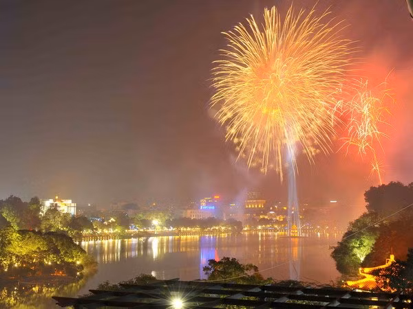 全国各地将绽放烟花迎接新年 ảnh 1