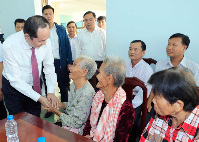 陈大光主席:进一步关心民众生活 为困难群众献上爱心 ảnh 2 陈大光主席:进一步关心民众生活 为困难群众献上爱心 ảnh 2