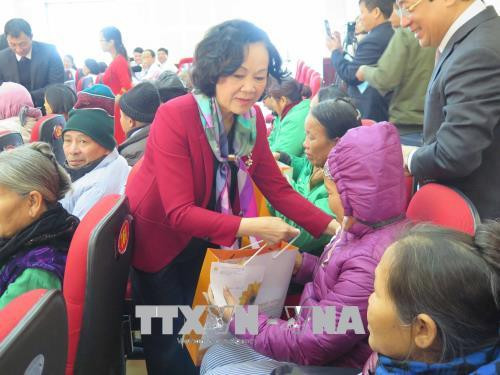 中央民运部部长张氏梅看望北宁省综合医院住院病人 ảnh 1 中央民运部部长张氏梅看望北宁省综合医院住院病人 ảnh 1