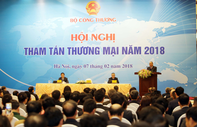 越南政府总理阮春福:商务参赞需主动帮助国内企业 ảnh 1 越南政府总理阮春福:商务参赞需主动帮助国内企业 ảnh 1