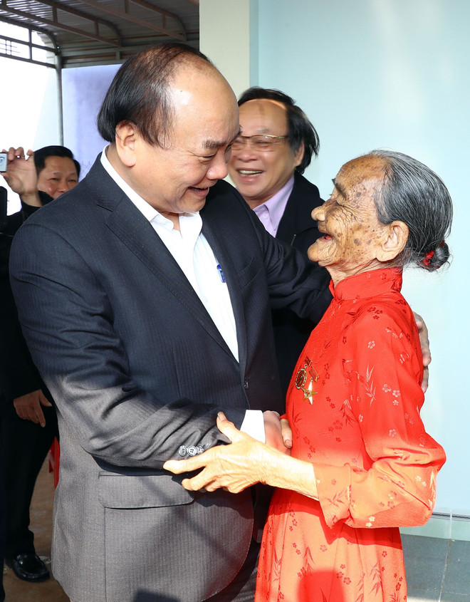 阮春福春节前走访慰问得农省困难群众及优抚对象 ảnh 3 阮春福春节前走访慰问得农省困难群众及优抚对象 ảnh 3