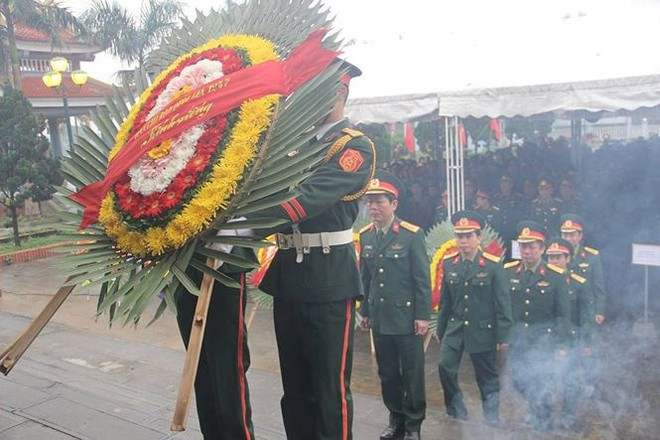 广治省为40位烈士举行追悼会及安葬仪式 ảnh 2 广治省为40位烈士举行追悼会及安葬仪式 ảnh 2