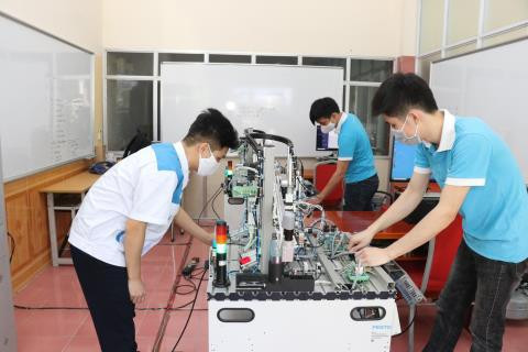 对人力资源进行技能提升培训和再培训 满足第四次工业革命的要求 ảnh 1 对人力资源进行技能提升培训和再培训 满足第四次工业革命的要求 ảnh 1